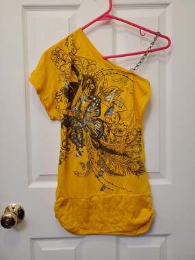Vintage Y2K Jamie Nicole Asymmetrical One Shoulder Chain Top Yellow Grunge